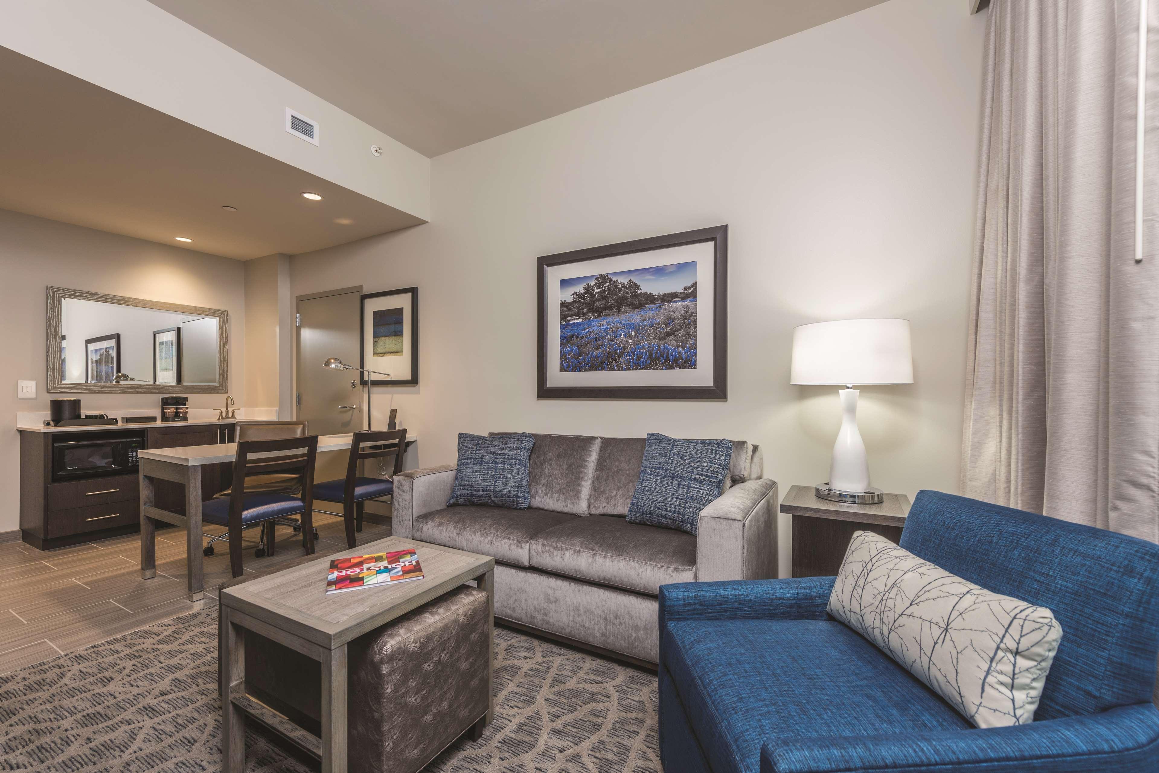 Embassy Suites By Hilton The Woodlands Exterior foto